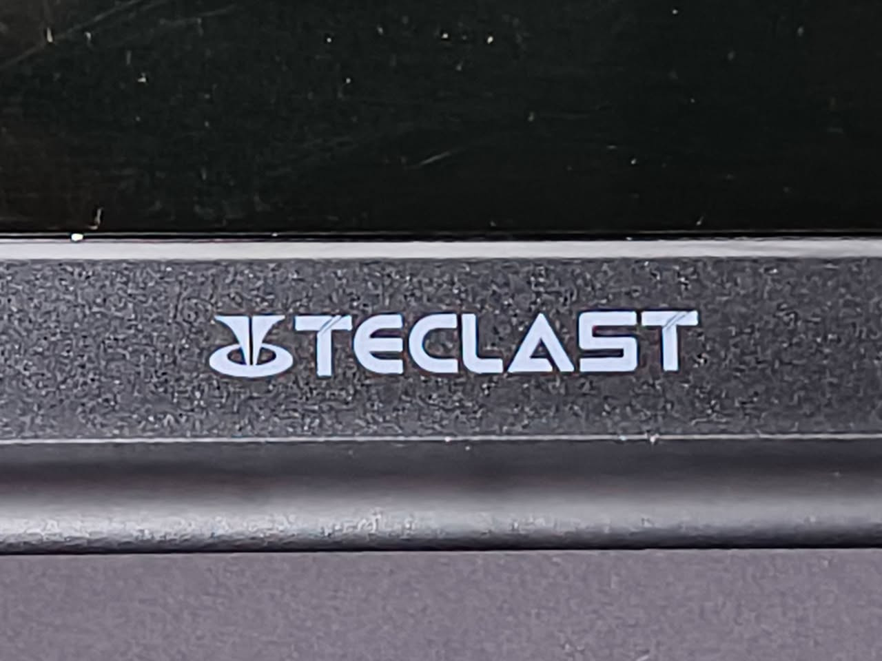 سلام عليكم حاسبه تيكلاست للبيع ذاكره 16 مثل ما وضح بل صوره تفاصيل +شاشه حجم كبير كامره اماميه كيبورت انكليزي +ومعربه كامل +نضام اندر ويد كل ططبيقات تنزل وصير مال دراسه السعر خاص مكاني بغداد قرب مجمع بسمايه السكني  رقم الهاتف *********** واتساب
