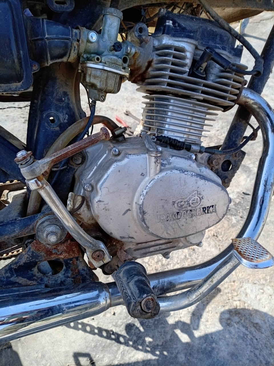 سلام عليكم دراجة ايرانيه للبيع محرركه خير من الله بس اني هامله السعر 200 وبيه مجال قل حك الجيه مكاني قضاء العزيزيه للاتصال ***********
