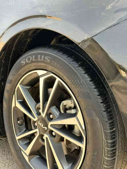 فورتي LXS موديل 2023 السياره ولا قطعه ولا صبغ بس خشم البونيد بارد منفيس باسمي
عدد المسافات 40 الف كيلو ماشيه 
داخل لونين 
وباقي المواصفات معروفه 
السعر 155معه المجال 
هاتف ***********
