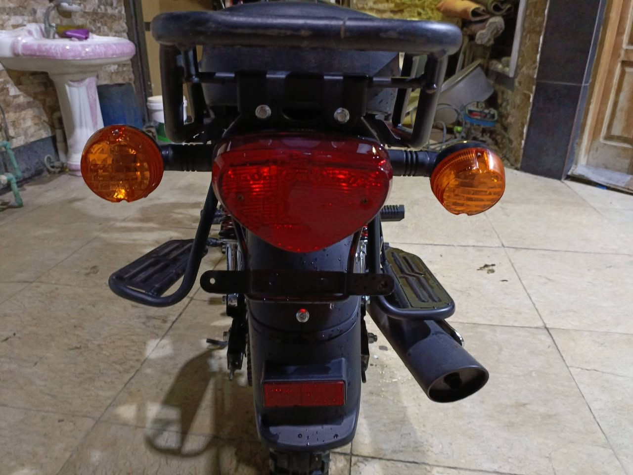 سلام عليكم
دايوان جبلي لون برتقالي مكفولة كفاله عامه ماعابره الالف كيلو صار ثاني تبديله دهن اله بعده لوك زيرو رقم وسنويه اربيل بسمي 
مكاني بغداد شارع فلسطين 
***********
