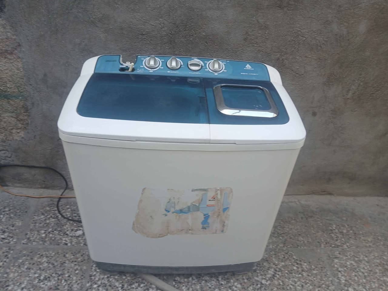 غسالة الحافظ ١٢ كيلو شغالة غسيل وتنشيف فقط باب النشاف بي ضرر والباقي كلها شغالة سعرها ٨٠ الف عنوان بداية مدينة الصدر أولى موبايل *********** بغداد, العراق
