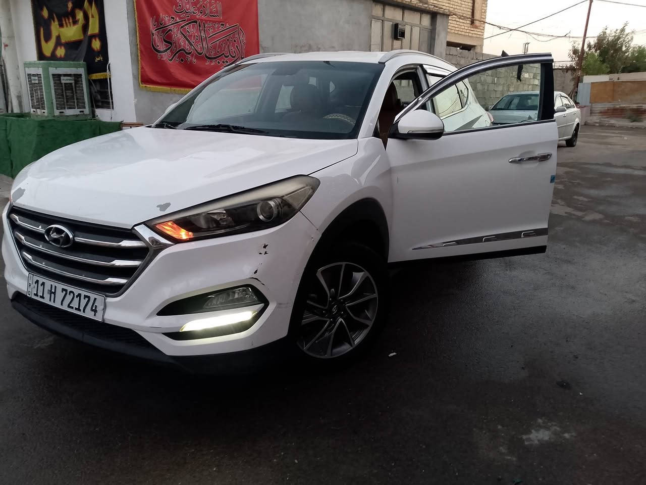 سلام عليكم
هيونداي توسان خليجي 2018                                                Hyundai..Tucson2018
 موديل..2018مكفوله كفاله عامه والسونار مرفق بل منشور 
المنشأ ..كوري
لون ابيض
محرك 2000 دوش
تبريد قطعتين 
تحكم ستيرن جهتين
كروس مثبت سرعة  
3أنضمة قياده (أيكو -سبورت -عادي)     
 حساس خلفي
حساس أمامي
كامرة خلفيه
ويل كروم بلادي
مري جانبية كهربائية شفط
أشاير مري
ليد نهاري زنون  
..........................
رقم انكليزي باسمي السعر 185وبيه مجال استفسار ***********
