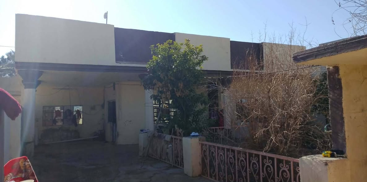 بيع مستعجل     دار للبيع ٣٠٠متر.   طابو صرف   بيت جبير وحلو قرفتين نوم واستقبال ومطبخ وهوول جبير مكان ديالى غالبية سيف سعد قرب شارع ٣٠ بيت خير من الله سعرة ٥٥وبيه مجال قليل شراي يتصل علرقم *********** مامتواجد علنت
