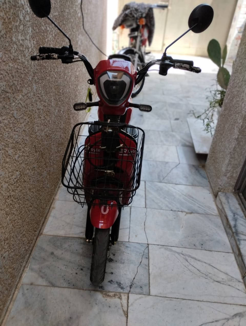 يوجد أي نقص أو عطل
✅ بريك أمامي وخلفي شغال بكفاءة عالية
✅ لايت قوي جداً للرؤية الليلية ولايت خلفي 
✅ بطاريات جديده 
✅ سريع ومريح بالسواقة
✅ جاهز للاستخدام مباشرة
✅دراجه شحن مميز لون احمر
🔥 نظيف جداً وحالة ممتازة
✅عقل جديد مع تايرات 
✅شاشه مع قفل تاير خلفي مع بصمه
📍 العنوان: كربلاء - ملحق الفارس 
💰 السعر: 275 وبي مجال 

📩 للاستفسار أو الشراء، التواصل على الخاص.


**إذا كنت صاحب هذا الإعلان وتريد حذفه لأي سبب، رجاءا أرسل رسالة إلى الدعم الفني**