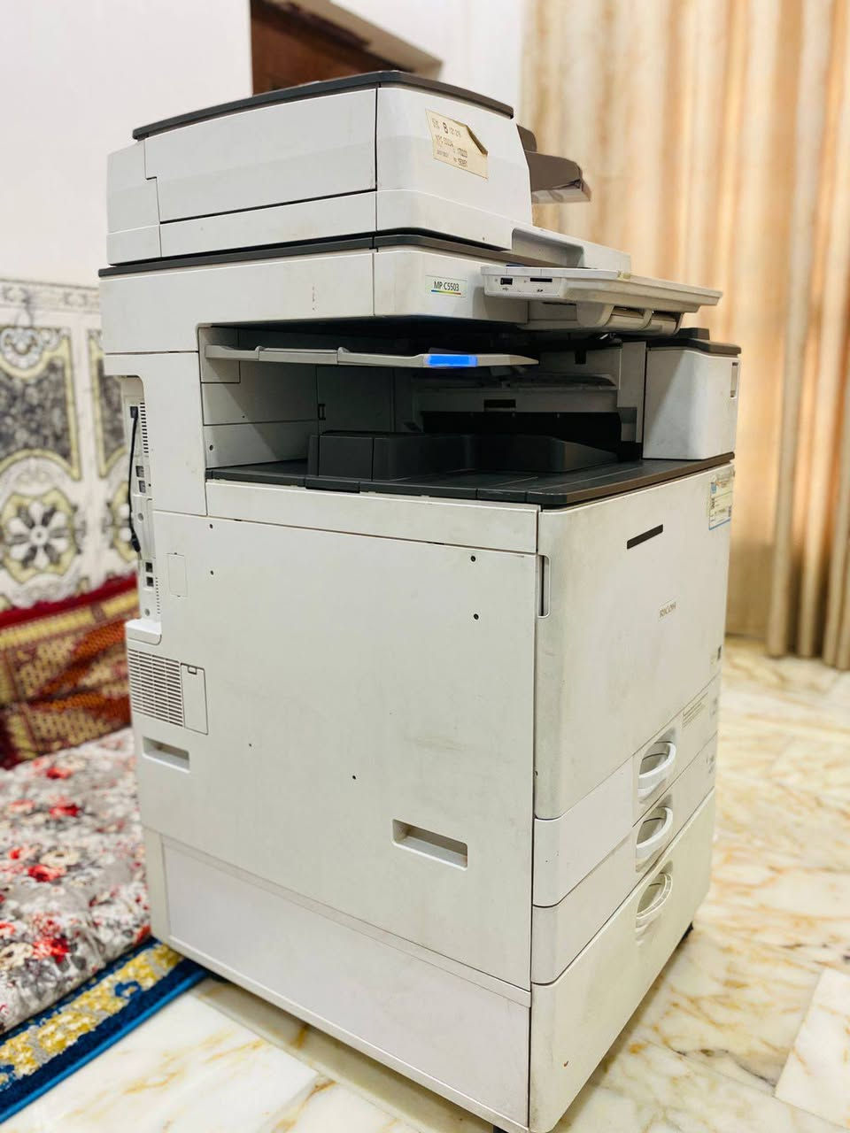 السلام عليكم 
جهاز استنساخ ريكو 5503 نظيف وشغله جيد دبل فيدر  سكنر
وياه احبار كاملة
فقط دشالي الهيتر يتبدلن ويشتغل على الفحص
450 مكاني ديوانية ***********

