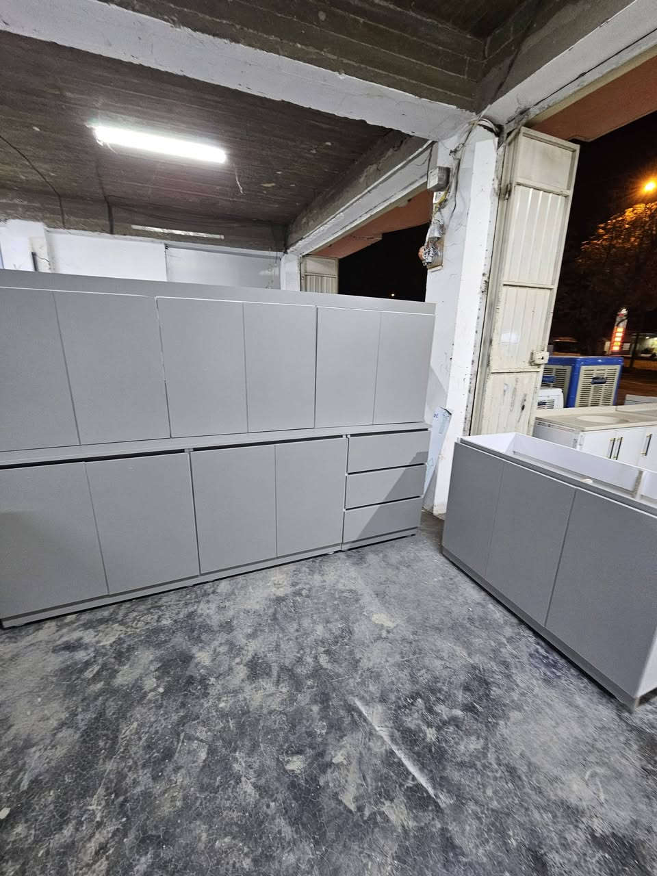 ئه م كه وانته رانه بو فروشتن
كورينه وه ش ده كه م

هه موويان تازه ن ده ستي دوو نين

***********
