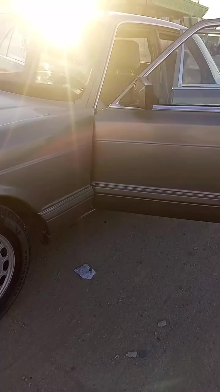 السلام عليكم
مرسيدس رئاسي ٩١
محرك فيفتي لا تنقيص ولا تبخير تبريد شغال 
بيها نواقص بسيطة حدادية ٧٠٪
بأسمي دولي سنوية لل٣٠ 
مابيها ضربة ولا خياسات بالبرانكيتات والقواعد 
ماعدا جوا الباتري شوية 
السعر ٥٣ وبيها مجال 
بالشطرة ***********
