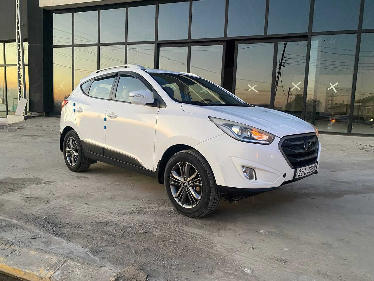 1-سياره تكسون  2016 خليجي شكل القديم
2-محرك 2000 دوش بدون دوانز نهائياً 
3-ضررها ما بيها اي ضرر شرط من دعاميه لدعاميه كفاله 
4-محرك وكير بشرط 
5-مواصفاتها عادي 
6-ماشيه 96 km
7-شرط تحويل ثاني يوم سياره مال دكتور 
8-مكانها موصل لتواصل واتساب او ماسنجر ***********
9-سعرها 175 وبيها مجال
