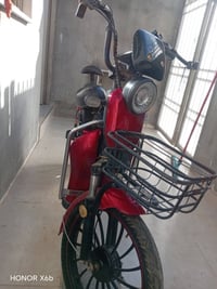 باسكل شحن جديد بس ناكصه بطاريه وكشن و بريك سعر ٣٣٠ بي مجال وتساب ٠٧٧٠٠...
