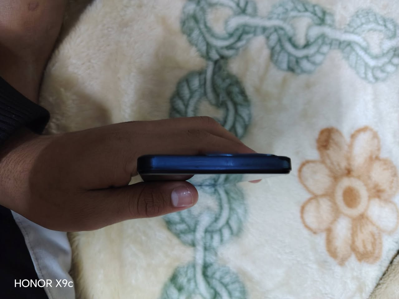 السلام عليكم
مبايل للبيع بي شرك بل جام والايسي عاطل السعر 70 وبي مجال لشراي الهاتف، ***********
