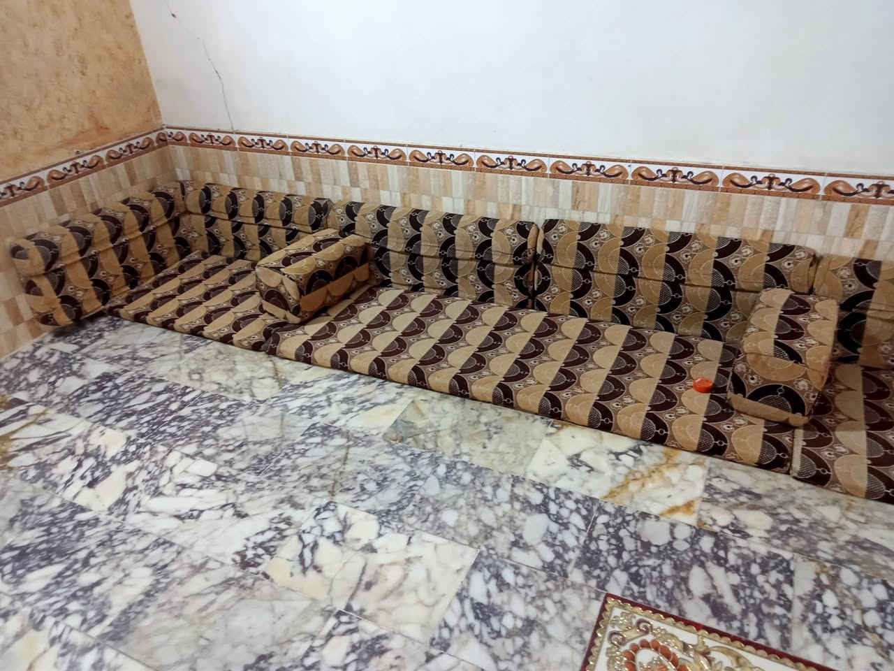 ديوان للبيع 7 دوشك زائد تكيات  اصلي كويتي استفسار ***********
