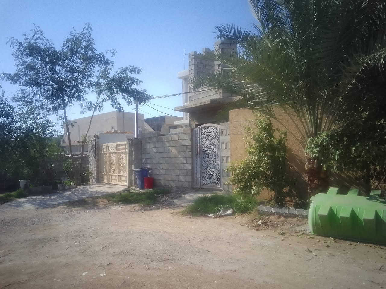 بسم الله الرحمن الرحيم دار للبيع في ديالى بهرز خلف الجامع الكبير جامع مله روزي مساحه 255م طابقين بناء حديث كامل مكمل للاستفسار الاتصال على الرقم ***********
