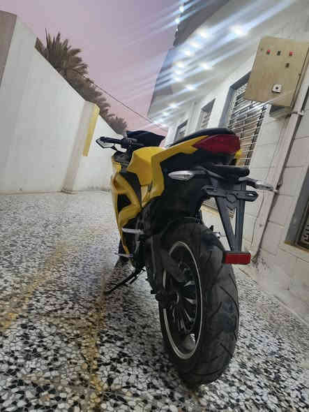 السلام عليكم بطح شحن 6 بطاريات تمشيك 80 كيلو
موديل 2025 
, دراجة وكاله وبعدها جديده لايتات زنون عالي وناصي وبصمة وتشغيل عن بعد
سرعة دراجة 120 

سعر دراجة 2700 مليونين وسبعمية وبيهة مجال 
وتساب ( ***********) 
هاتف (***********) 

العنوان الصويرة
