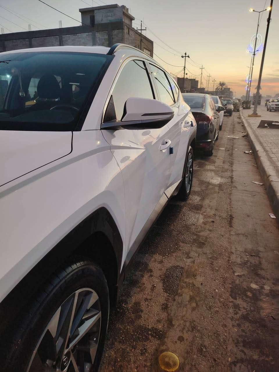 هونداي توسان ٢١ فول مواصفات عدا الفتحة ماشية ٥٩ رقم بغداد كفالة عامة عدا دحجة تحت الدعامية الخلفية نتيجة الرجوع على بلوكة موضحة بالصورة بأسمنه السيارة سنوية جديدة قبل ٣ أشهر مستلميهة للأستفسار الأتصال *********** مكان السيارة كربلاء السعر ٢٠٥. وبيهة مجال بسيط
