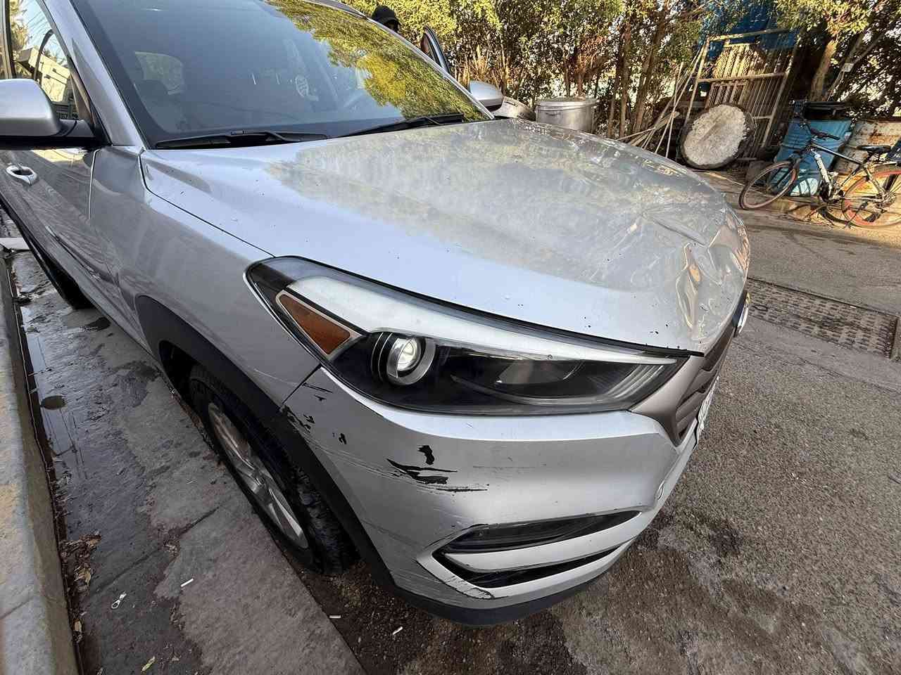 السلام عليكم
توكسان موديل 2018 
نص موصفات 
محرك جي دي اي  ٢٠٠٠
وارد امريكي 
ماشية 89450 ميل
رقم بغداد وطني 
سكن بغداد حي الجهاد 
السعر 155 وبيها مجال بسيط 
رقم الهاتف :***********
