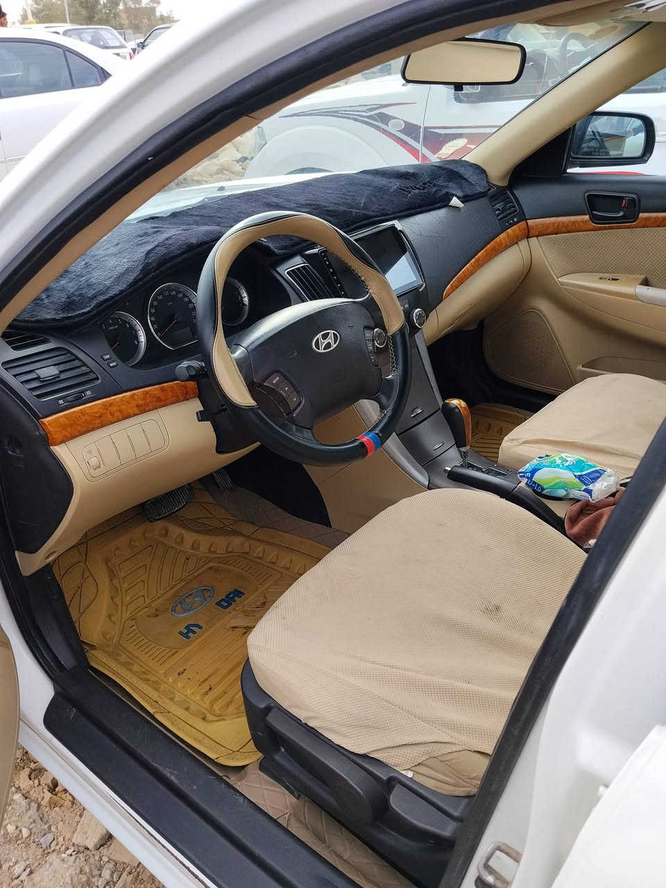 خليجي السياره مكفوله من ضربه وصبغ البنيد مفتوح   شديت مكينه وفتحته. بس هاي بيها الدواخل عسلي.  مكينه 2000 اربعه حساس. تبريد شغال رقم بصره نكليزي تبريد شغال. السياره فول عوزها بصمه. موديل 2011 السعر 120 وبيها مجال العنوان ذي قار الشطره الاستفسارر ***********
