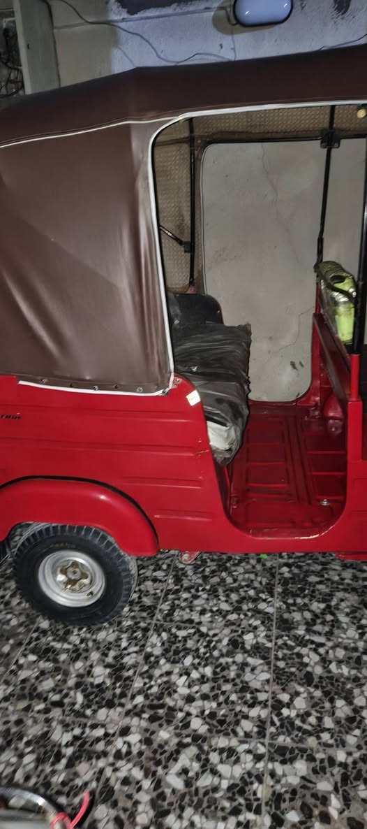 السلام عليكم تكتك 18رقم سنويه ماكينه 20 تكتك نظيفه 
دواساتها نظيفه ما بيها خياسات تكتك مرتبه  
عنواني بغداد ام الكبر والغزلان حي اور 
رقم الهاتف ، *********** تواصل واتساب متواجد
