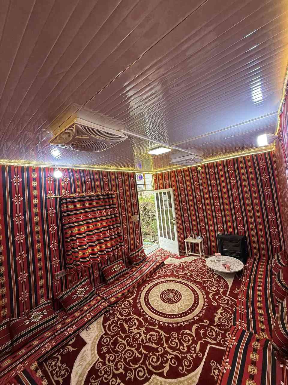 السلام عليكم ورحمه الله وبركاته
كرفان جلسه عربيه للبيع 

المساحه طول 4 متر وعرض 3 متر 

الارتفاع 2.80 

الكرفان الجدار سندويج بنل ابو 10 

والسقف سندويج بنل ابو 5 

الكرفان مجهز كامل من كلشي كهربائيات ومفروش 

مع الشباك والباب حديد كامل مع الفرش الي ويا 

المكان الفلوجه حي الأمين 

للاستفسار الاتصال على الرقم 

***********

*********** 

السعر مليونين ونص وبي مجال
