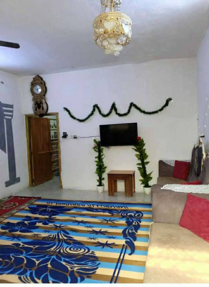 دار للبيع مساحه 92م طابقين يحتوي على 3غرف نوم واستقبال ومطبخ وصحيات المكان شهداء البياع قرب شارع المدارس مكلف بلنشر الاستفسار الاتصال بلرقم077 13173785 بي وت ساب
