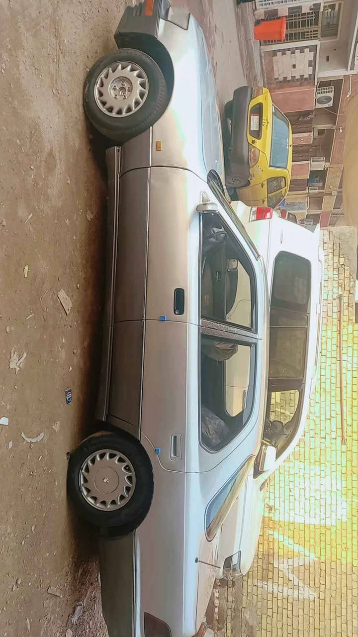 السلام عليكم 
لكزس للبيع موديل ٩١ 
يسرة بلاد مكينة ٨ سلندر مكفول ومرفق صورة المشي بالويز  والكير والتبريد والشاصي والحدادية وشاشة وكراسي ومري كهرباء مصبوغة عام للجمالية بيها طخة بالباب مال السايق بصفحة الكيلون وطخة زغيرة يم قبغ البانزين 
والباقي كلة مكفول السعر ٧٠ وبيها مجال بسيط 
عنواني بغداد الشعب ***********
