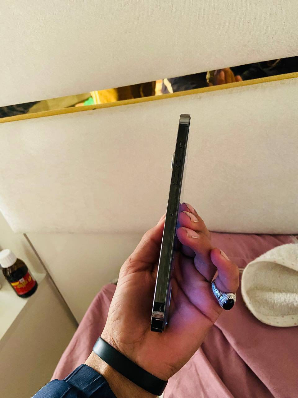 سلام عليكم ‏ ‏iPhone 13 Pro Max ذاكره 256 جهاز عل وضع الشركه ما مفتوح ﮼وين ماعجبك ودي ضمان 5 أيام 
سعر 675 مكاني شهربان المقدادية ***********
