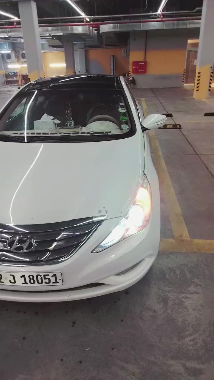 سلام عليكم ....تحياتي للجميع
هيونداي سوناتا..خليجي 2011
                                             Hyundai..Sonata2011 
لون ابيض
.محرك 2400( محرك كبير المرغوب)
سقف اسود بانوراما
بصمة تشغيل + بصة دخول ابواب
تحكم ستيرن جهتين
كروس مثبت سرعة
حساس خلفي  
كير أتو +سپورت عادي
ويل كروم حجم 17
اشاير مري جانبي
مري جانبي شفط
سياره ماشيه 140حقيقي  كفاله عامه من الدعاميه للدعاميه شركه ..كير محرك شرط الفحص ..تايرات صدر كل جديد.  

السعر /      133
***********

***********
