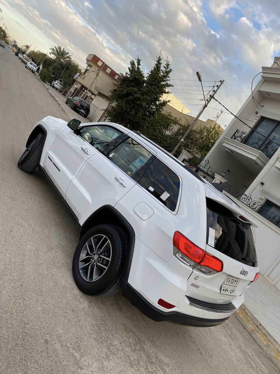 للبيع جيب موديل 2017فول وسعر مناسب وبل عافيه يكون من نصيبه لمتدداخل عسلي بونرامه جنطه كهرباء دمام كشنات غزن حار وبارد حساس خلفي رقم شمالي سياره بدون صبغ بس مكاني بي بارد زغاروسياره ستخدام شخصي سعر 235 وبي مجال بصيط مكاني كركوك ***********////////////***********
