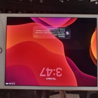 iPad Mini 5 (64 GB). مثل ما موضحوبالصورة السعر 200 الف.  رقم: 07705668...