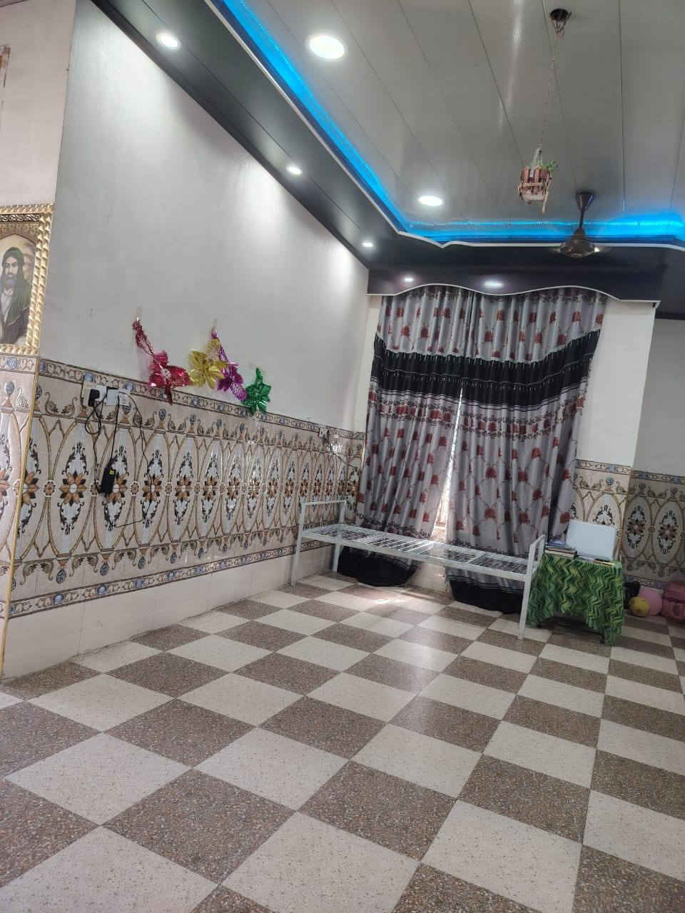 السلام عليكم 
دار للبيع في منطقة البوشناوه طريق حله -القاسم
المساحه500متر
يحتوي على غرفتين 
هول+استقبال+مجمع صحيات+حديقتين
 للاستفسار الاتصال على الرقم التالي 
***********
