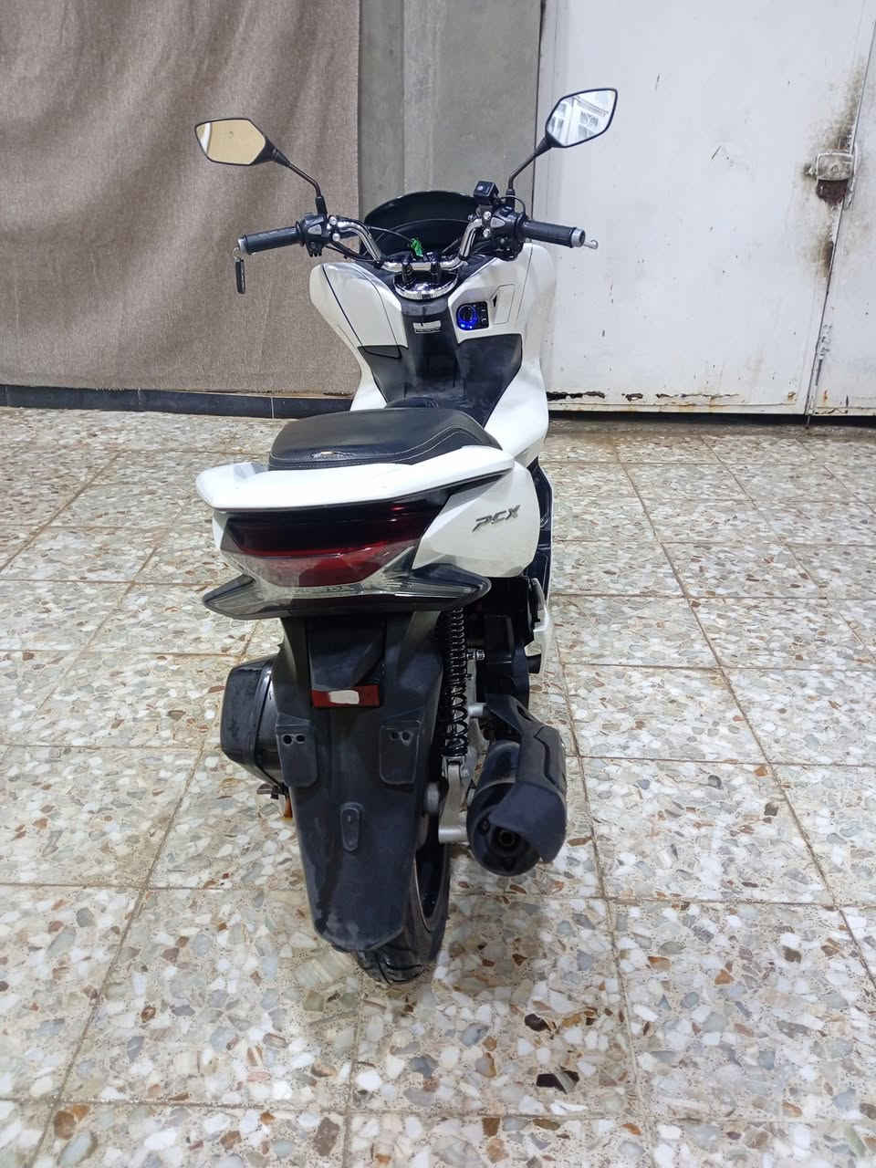 دراجه بي سي اكس البيع دراجه نضيفه ما متعوبه 

دراجه ما ملعوب بيه كامله ماشيه 26000الاف موصفات دراجه بصمه حساس زدحام تدفه يدات كهربايات شغلات كلهن ما بيه نقص دراجه مكانه كوت فلاحيه سعره 2750وبيه مجال ستفسار نتصال على رقم بي وتساب او خاص متواجد ***********
