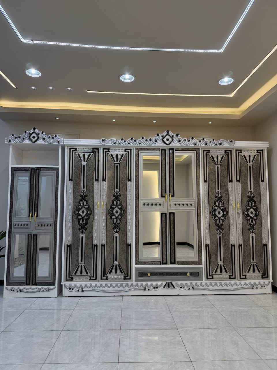 مليون الف  فقط سعر الغرفه
🔥 عروض الأثاث المميزة 🔥
💰 غرفة نوم كاملة بسعر مليون فقط
✨ سعر ثابت في كل معارض العراق ✨

✅ 8 قطع كاملة
✅ صناعة نجارة عراقية فاخرة
✅ الوجه MDF درجة أولى (سماكة 4 ملم)
✅ الداخل معاكس خشب (سماكة 3 ملم)

📐 المواصفات:

كنتور عرض: 3.20 م × ارتفاع: 2.20 م

سرير بلوك مع 6 أرجل ثابتة

قياس السرير: 200 × 160 سم

ظهر السرير براغي

➕ الإضافات:

💺 شازلون وطابوريه: 50 ألف فقط

🛏️ دوشك نوعية أولى: 100 ألف

🛏️ دوشك نوعية مميزة: 150 ألف

🚚 توصيل لأي منطقة ببغداد بكروة، وكذلك لجميع المحافظات بكروة

📍 عنوان المعرض: بغداد / الأمين الأولى / ركن شارع الأرامل

⚡️ لا تضيع الفرصة – غرف نوم عصرية وبسعر ما يتكرر! ⚡️


**إذا كنت صاحب هذا الإعلان وتريد حذفه لأي سبب، رجاءا أرسل رسالة إلى الدعم الفني**