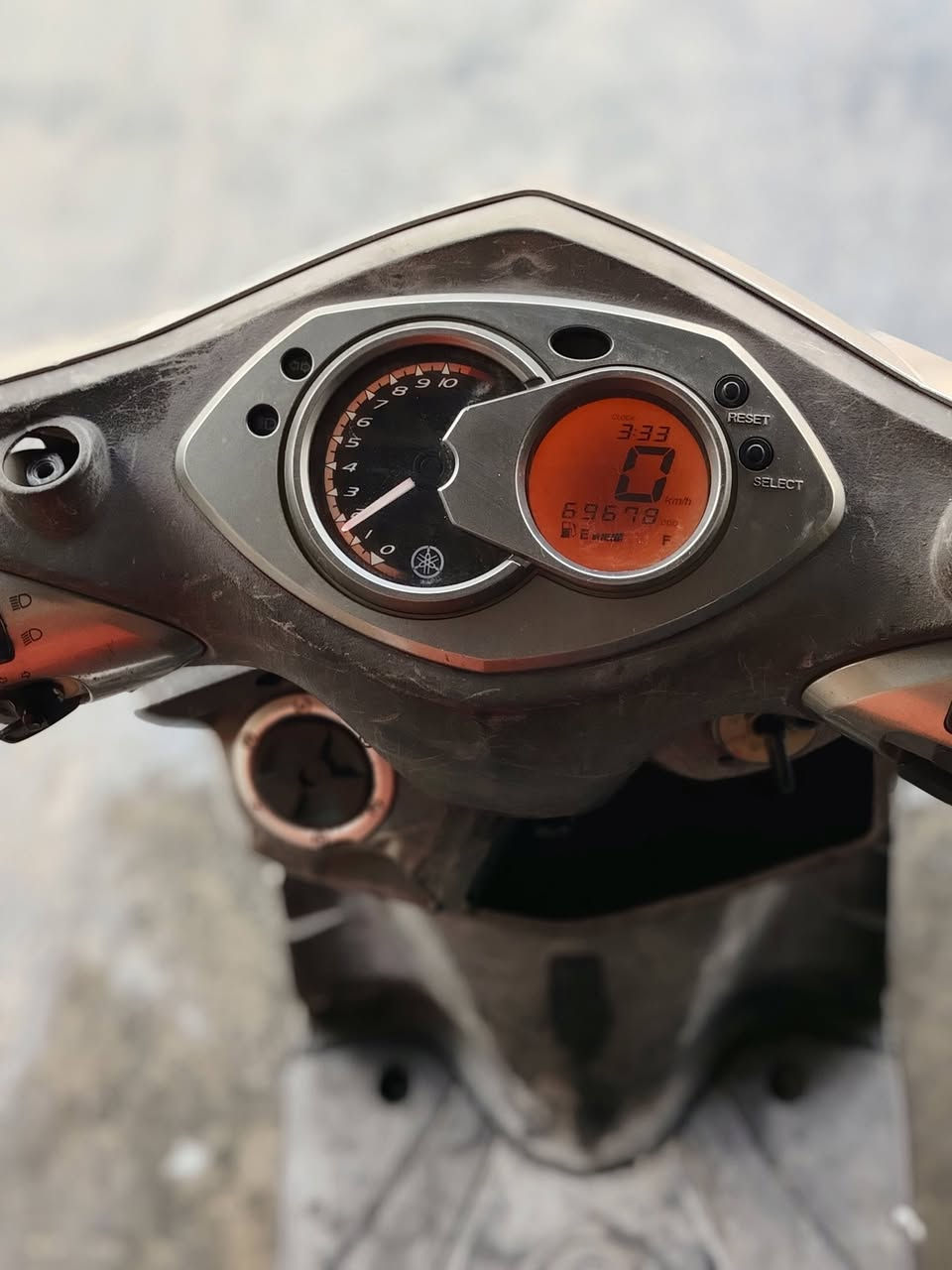 السلام عليكم الدراجه للبيع سكنس كابريتر المكينه بلاديه ما مفتوحه العنوان بغداد الامين الثانيه قرب فلكه حدادين سعر 750الف وبيها مجال البيع مستعجل الرقم ***********
