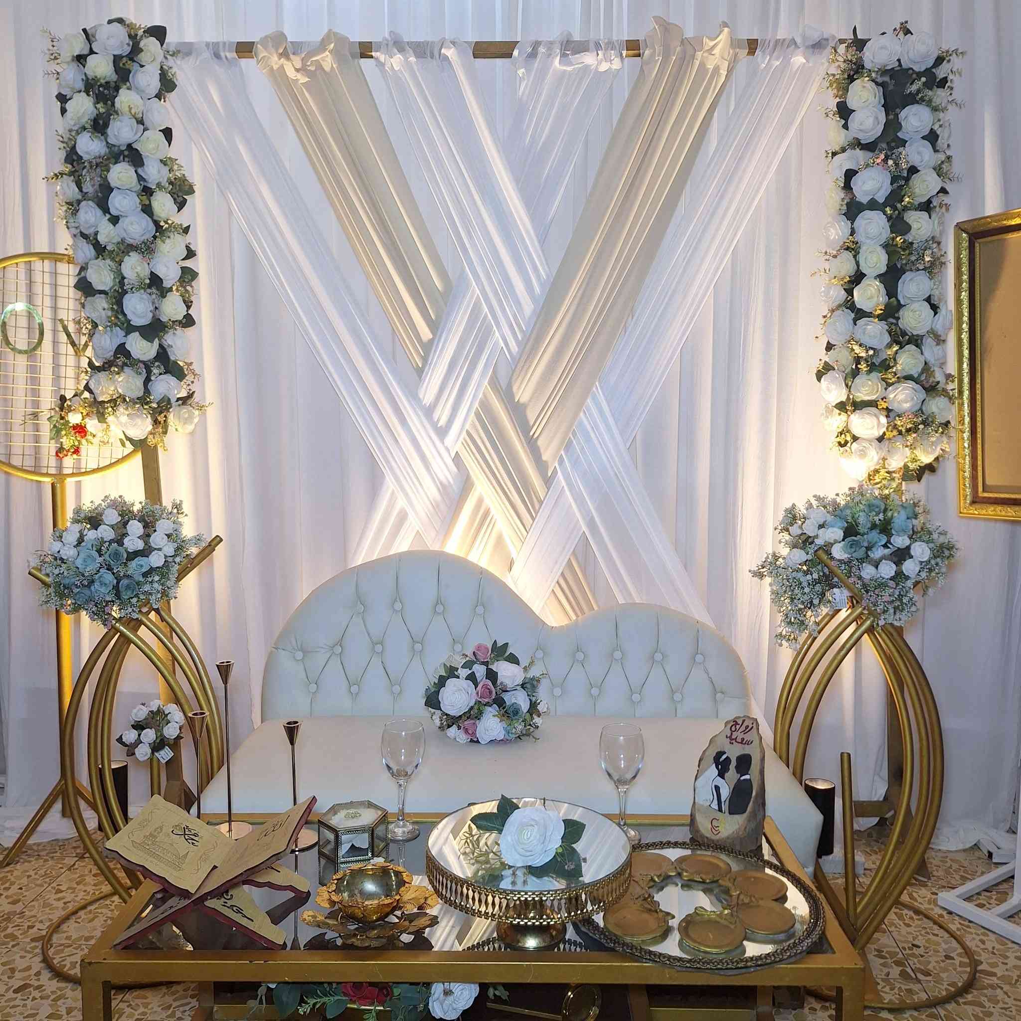 ... السلام عليكم🌹جكليته لكوشات الاعراس والمناسبات🌹
( كوشات للايجار )
ملاحظه (يوجد العديد من الموديلات داخل الصفحه)
العرض يشمل...
الكوشه.. شازلونه .. خلفيه حائط 
شال مهر+شال حنه+دفوف حنه
الميز كامل من
ستاند الكيك
مغطس و كاسه الحنه
الاناره بلوجكترات شمسيه
سكاكين+ كلاصات +ماعون كيك
شمع دان + مغطس + بوكس حلقات + استاند قرأن +  استاند دائري مشبج LOVE +شوكات + مرايه صغيره+ سبوره بوست تكتب عليها اسماء العروسين وكلمات تخص المناسبه 
((ملاحظه// عمل نصب موديل وفره التول الكوشه حسب الطلب )).. 😍
 داخل بغداد فقط
للتواصل مراسله الصفحه
او واتساب ***********
#كوشات اعراس #كوشه #مهر #عرسان ٢٠٢٦ #تاجير كوشات #حنه #مناسبات
