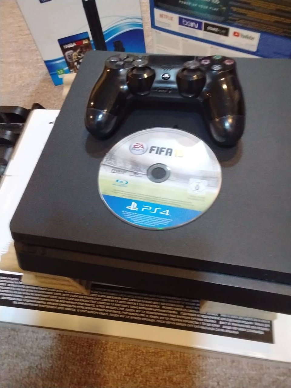 Ps4 للبيع بحالة ممتازة جداً هارد 500مع الملحقات 
السعر 250 
واتساب *********** السماوا, المثنى
