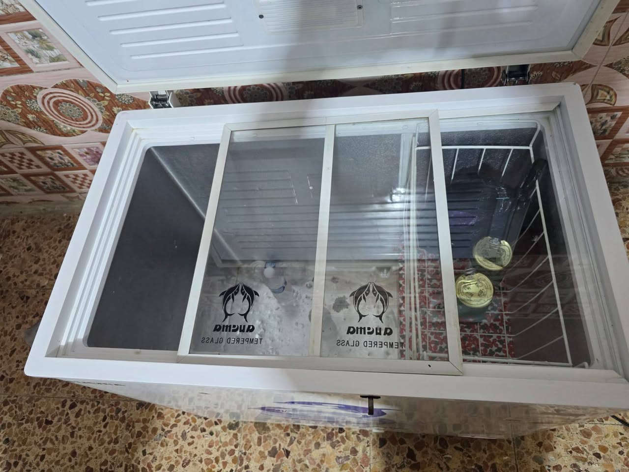 مجمدة ام دولفين ١٠ قدم نضيفة السعر ١٢٠ وبيها مجال ثلاجة رويال بعدها  بلايلونها السعر ٦٠ مكاني بغداد الحبيبية شارع سجة الاستكشافات ال١٥٠ حي زهراء الاستفسار الاتصال علرقم *********** او واتساب
