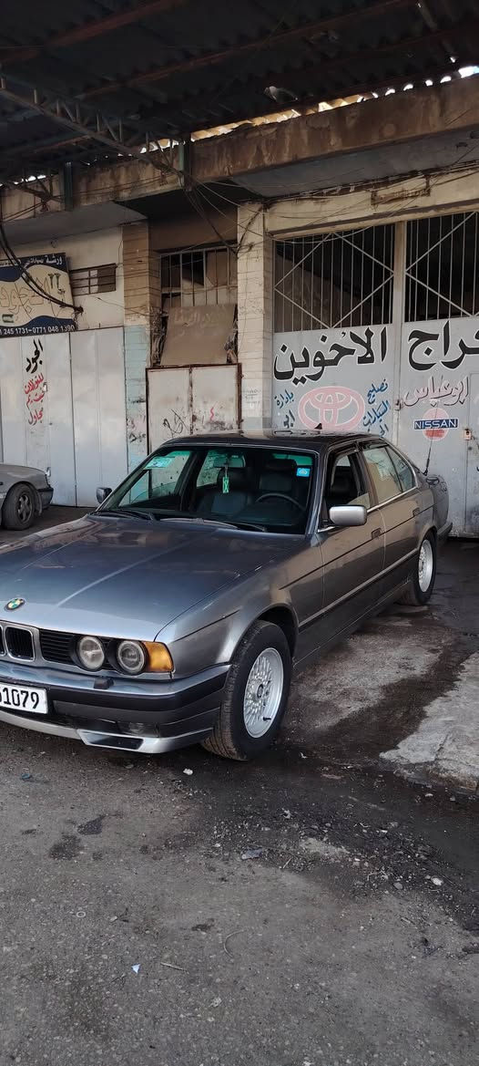 بي ام 525 اصل فانوس سياره فول
صبغ جماليه بدون ضرر محرك كير شرط اتوماتيك
تبريد شرط ثلج قبل سبوع منضومه كامله كله بدله
طخم تايرات ويلكب جدت طخم ورا كدام كله شرط
داخل جلد فقد كشن سايق شك بصيد  سياره احله من صور موديله 1092 تحويل وكاله شرط سعره 61 وبيه مجال تواصل ***********
