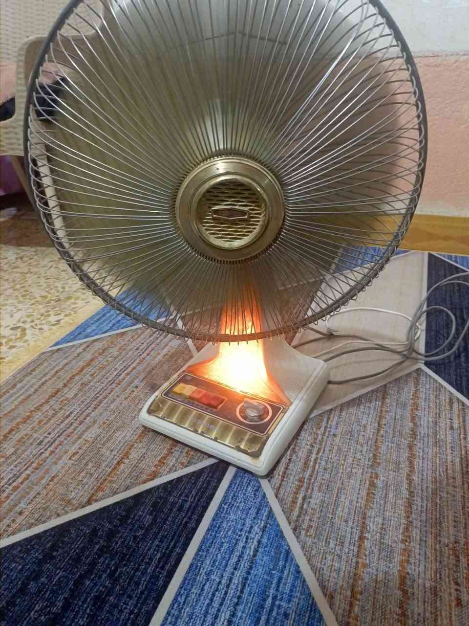 مروحه للبيع شغاله بيها ثلاث سرع وتحتوي على كلوب سعرها 35,000 مكان سوق الشيوخ العكيكه للاتصالات ***********
