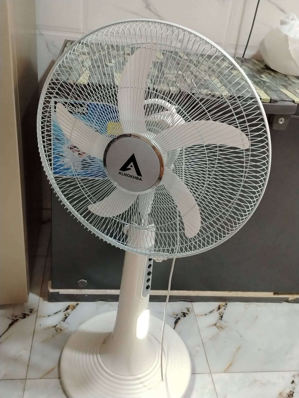 مروحه شحن جديده كما موضح بالصوره سبب دكمه بيهه منعرف نصلحهه   وشحنهه ساعه وتشغيلهه 4 ساعات اخذتهه ب85 واريدهه ب60


**إذا كنت صاحب هذا الإعلان وتريد حذفه لأي سبب، رجاءا أرسل رسالة إلى الدعم الفني**