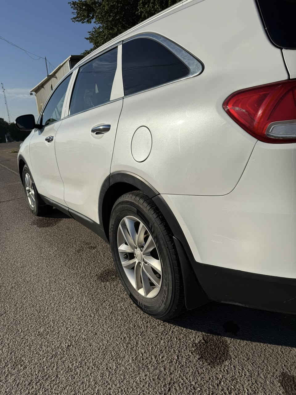 السلام عليكم

سورنتوا امريكي 7 راكب 

موديل 2016 

السياره كل ميكانيك السياره /الصدر ومحرك وكير وتبريد مصلح درجه اولى تصليح شركه كيا 

السياره مصبوغه حزام ماعدا الصندوق والقماره بدون صبغ موجود سونار حديث الها 

السياره 150 ورقه سعرها 

الاتصال على ***********
