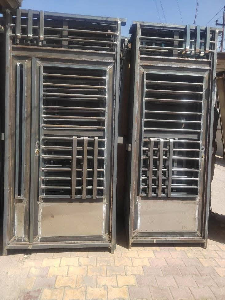 السلام عليكم ورحمة الله وبركاته حداده الانوار بيبان وشبابيك ومحجرات وسقايف وكرفانات وجملونات انواع الحداده العامه وبسعار تنافسيه المتر جمله ومفرد نجهر المواقع بكافه الحداده العامه وشغل درجه اوله واذا ماعجبك الشغل حسابك علينا العنوان بغداد رقم الهاتف *********** واتساب *********** ابو بنين
