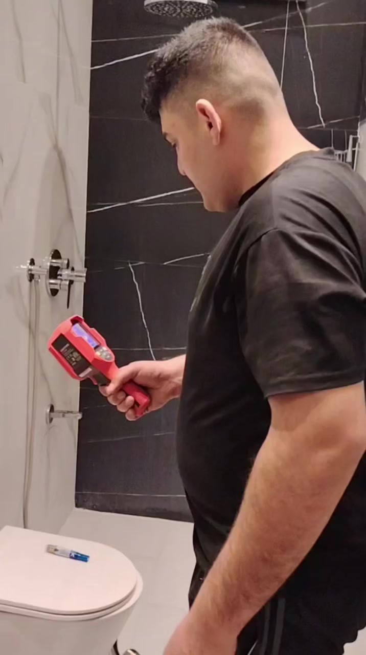 ، *********** يتوفر في بغداد وجميع محافظة العراق كادر متخصص (مثل شركة المميز ) للكشف عن تسريبات المياه🔍💦 باستخدام تقنيات حديثة (السونار/الاستشعار الصوتي) داخل الجدران والأرضيات دون الحاجة لتكسير أو @إشارة تفليش، لتحديد مكان التسرب بدقة.
