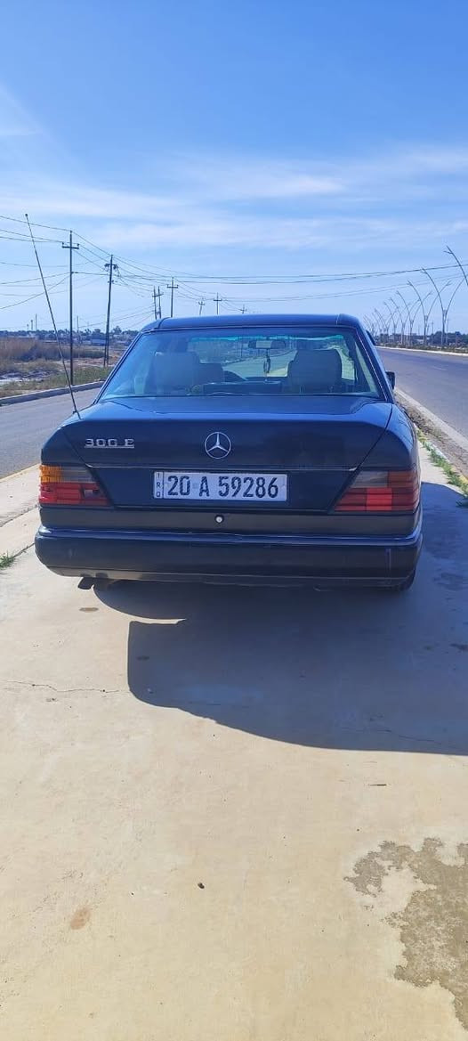 السلام عليكم
مارسدس دب للبيع 
مديل 1988
كير ومحرك محور بطه 2500
تبريد شغال 
تخم تاير 
غرفه جديده 
قواعد دبل سليمه 
الون اسود كذاب ***********  ‏‪0770 568 5002‬‏
