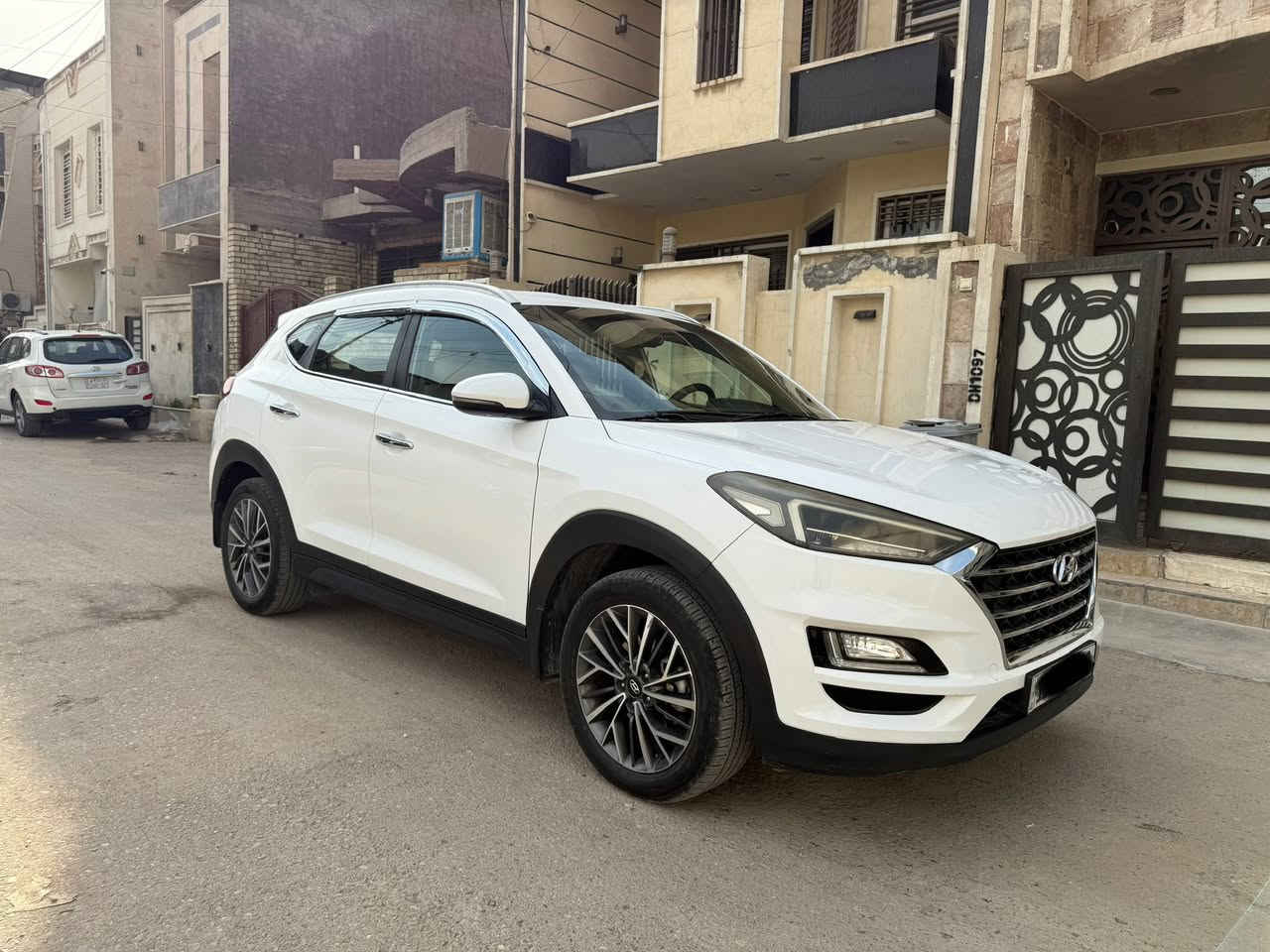 توكسان 2019
السياره اخذتها زيرو بموديلها صار عندي طخه بل جنطه 
سويتها بارد ثلاث اصابع فقط سويت فحص من ردت ابيع طلع عندي بنيد مبدل بلادي بدون صبغ ولا حادث شلون ليش ما اعرف المهم بيها تبديل بنيد 

رقم بغداد الدولي الجديد
 مشروع وطني سنويه جديده
السيارة ب اسمي 
ومحول الرقم الجديد 
يعني من كلشي كاملة الياخذه مجرد تحويل ثاني يوم
والاسبير المقدس منازل
مواصفاته /
بصمة تشغيل
بصمة ابواب
خمس عدسات
٣ انضمة قيادة
٢ كراسي كهرباء
الداخل كشنات جلد
٢ لدات امامية 
ثلاجه بلجكمجه
محرك ٢٠٠٠ دوش
اي بي اس
فول تحكم ستيرن
حاجب نهاري
كشافات زينون
الدشبول والغرفه الداخلية كله صاج
حساس خلفي
مري شفط ويا القفل
سايد بريك بلرجل 
نضام ترحيب
ويل ١٨
مخرج Aux 
مخرج usb
لد امامي 
لد خلفي
لدات باليدات
لدات بل مري ترحيب
مثبت سرعة
اشاير بلمري
يدات نيكل 
قطعتين تبريد
السيارة مدوشمة ارظيه جلد وكشنات  
تبربد فول 
محرك مكفول 
كير مكفول 
السيارت كلها على وضع الشركه بدون تصليح 
يعني الياخذة مجرد تحويل
السياره سعره185$ و بيها مجال 
مكان السيارة بغداد الدوره 
وهذا رقمي 
***********
