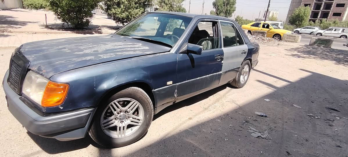 للبيع مرسيدس "دب" موديل 89
المواصفات:

​المحرك: محرك بطة 2500 (حالة المحرك جيدة).

​الرقم: بغداد (السنوية ساقط).

​الإضافات: فتحة سقف (عطلانة)، جام 4 كهرباء، لايتات شمسية، سكنات وأشاير 4، بكلايتات دخاني.

​التايرات: زوج تايرات جديد.

​حالة السيارة:

​السيارة "كمال تعمير"، بيها خياسات بالدوسات، وباب صف السايق مضروب.تبريد غير شغال 

​بالنسبة للكير: بي مشكلة بالنمرة الثالثة (تخمد شوية وبعدين تمشي طبيعي)، وحسب التشخيص يحتاج فحص كهربائيات أو عقل.

​السعر: 28 ورقة، وبيه مجال بسيط للطيبين

​للاستفسار: [***********]

{***********}
