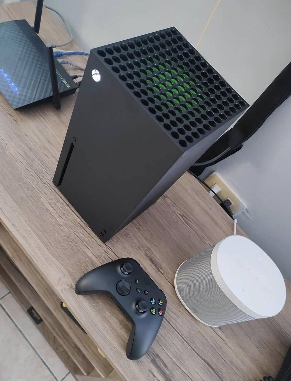 Xbox Series X
بحالة ممتازة
السعر / 650,000 دينار
معروض للبيع جهاز Xbox Series X بحالة نظيفة جدًا
وقريب للجديد.
الجهاز مستعمل استخدام خفيف ومحافظ عليه بشكل ممتاز، لبيع بسبب عدم التفرغ.
الجهاز يجي كامل الملحقات الأصلية (يد التحكم، الكيبلات,
الكرتون الأصلي)
المواصفات:
سعة التخزين: 1 تيرابايت SSD
الدقة: يدعم 4K مع 120FPS لتجربة لعب مذهلة الأداء: معالج قوي لتشغيل الألعاب بسلاسة وسرعة
مميزات إضافية:
الجهاز نظيف جدًا ومستخدم لفترة قصيرة فقط شغال بدون أي مشاكل، ولا عيوب إمكانية التجربة قبل الشراء للتأكد من الحالة السعر 650,000 دينار اعيد وأكرر أمانة الله الجهاز جدا جدا نظيف
العنوان بغداد حي البنوك للاستفسار ***********
