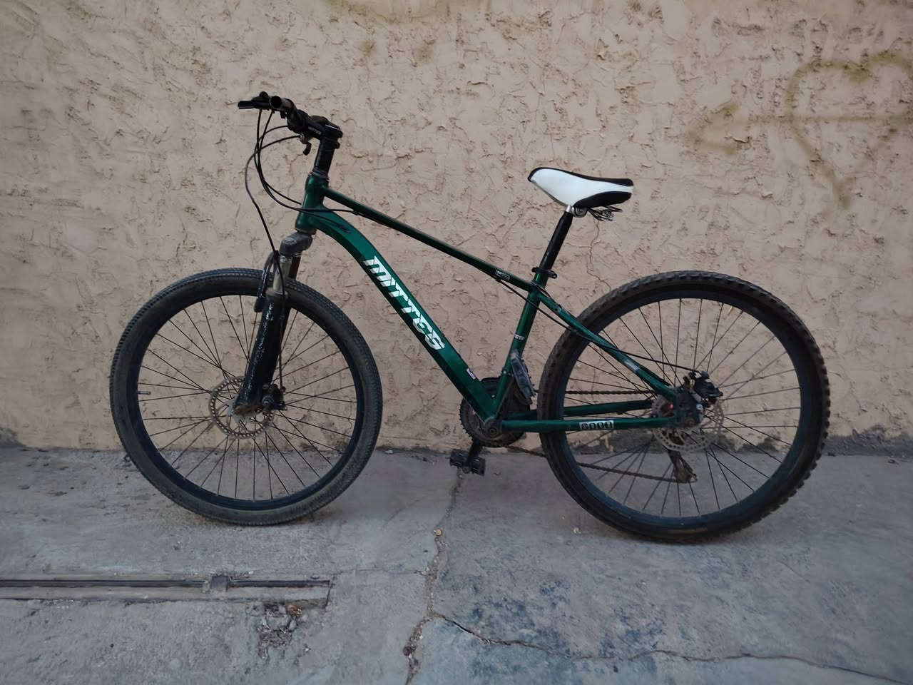 السلام عليكم
بايسكلات عدد ٢ رياضي جبلي ٢٤ و٢٦ للبيع بسعر ٧٥ الف للواحد مكاني سيدية للاتصال ***********
