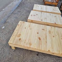 ميز وسطي • خشب طبيعي • تفصيل