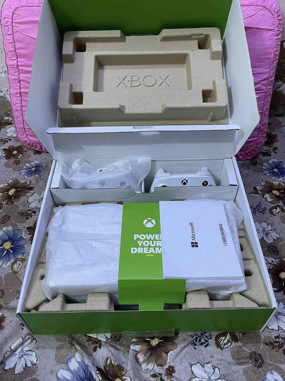 السلام عليكم
عندي xbox series s مستعمل للبيع نظيف كلش ما مفتوح ملحقاته كامله وياه اثنين جويستك نظيفات مابيهن اي خلل وبيه لعبة Gta 5 للبيع ب350 وبيه مجال بسيط اذا تجيني من بعيد مكاني مدينة الصدر


**إذا كنت صاحب هذا الإعلان وتريد حذفه لأي سبب، رجاءا أرسل رسالة إلى الدعم الفني**