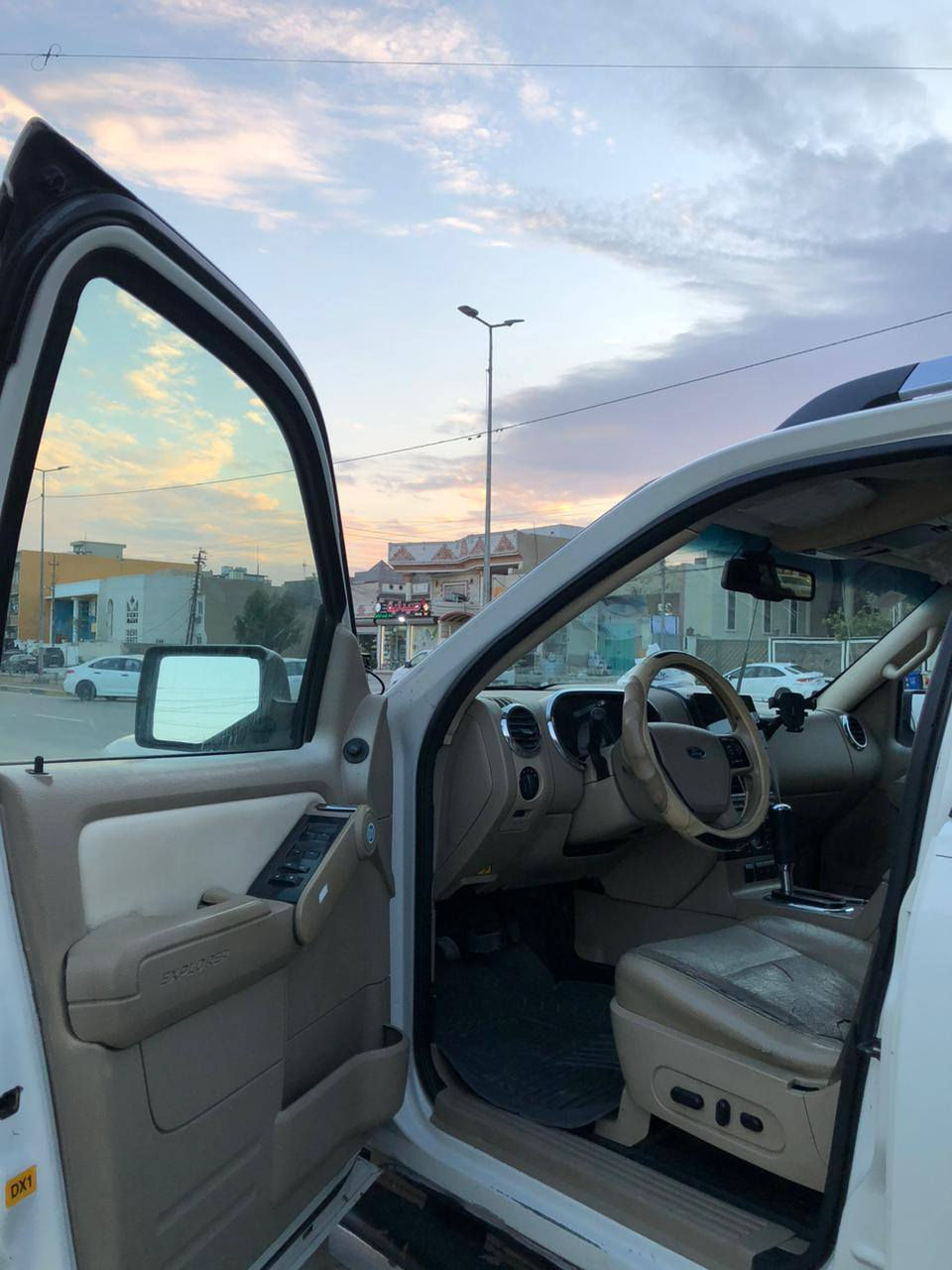 سلام عليكم للبيع بيكم فورت اكس بلور  2010 رقم بغداد بيه طخه بل جاملق الخلفي ومصبوغ سياره جاهزه كير مكينه خير من الله مكينه 4٫000 صدر امامي خلفي جديد باتري جديد تحويل ثاني يوم تخم تاير جديد سياره جاهزه تدفئه بلكشنان مكاني بغداد حي الجهاد سعر 110 اي ستفسار انتصل واني خادم ***********
