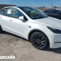 تسلا موديل Y بيفورمنس 2024 اللون أبيض عداد المسافة 14 ألف كم حقيقي الض...